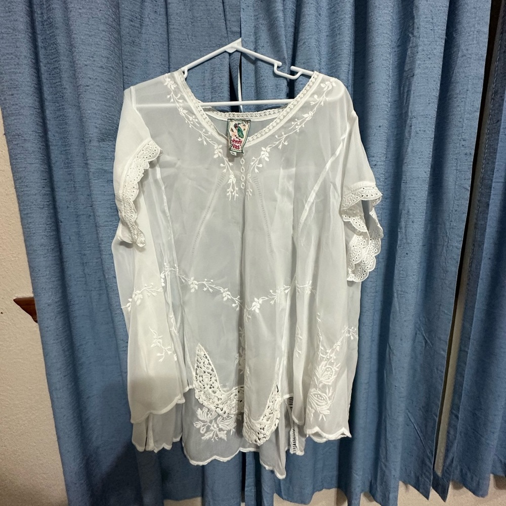 Selling white flowly top.  In great condition.  Perfect with leggings